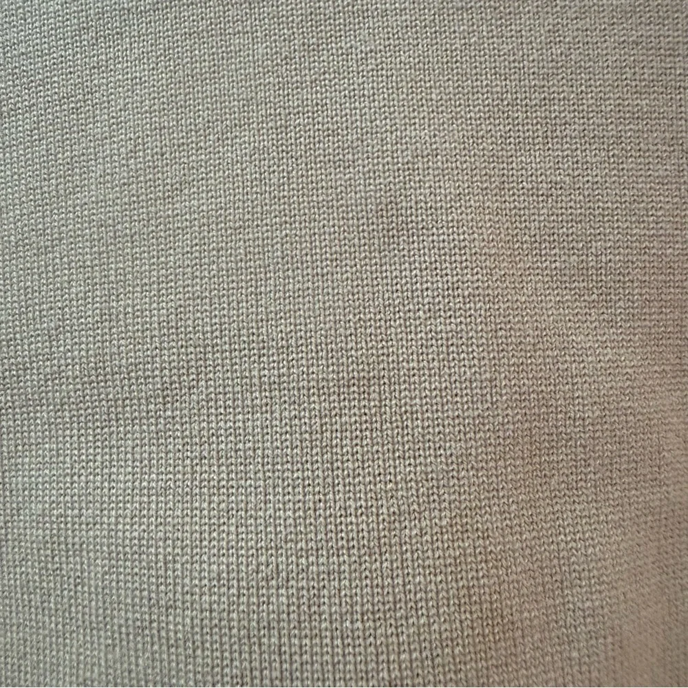 H&M Plus Size Beige Knit Sleeveless Mock Neck Sweater - Picture 4 of 11